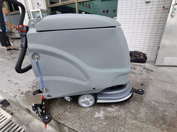 洗地機在工廠地面保潔中發揮了哪些重要作用 洗地機在工廠地面保潔中發揮了哪些重要作用