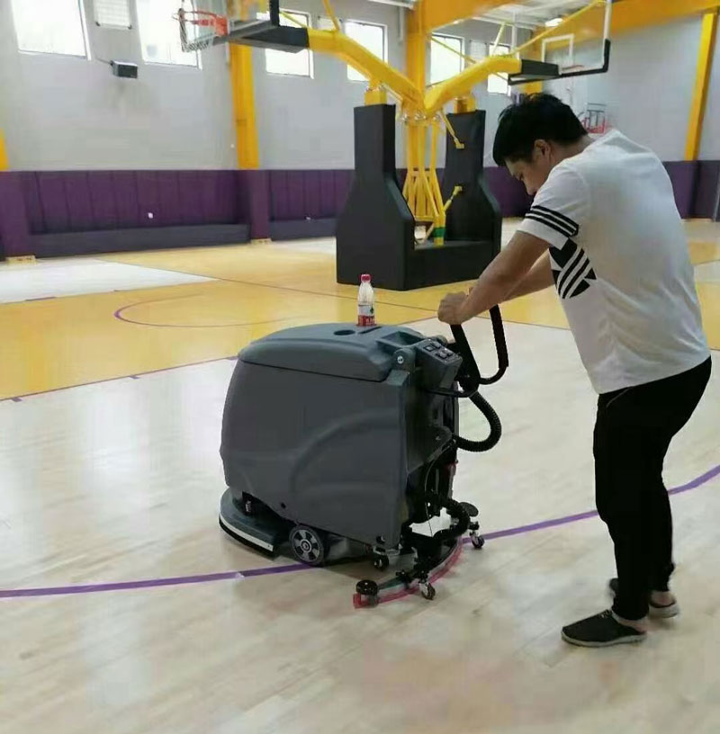 商場(chǎng)保潔選用洗地機(jī)的好處 商場(chǎng)保潔選用洗地機(jī)的好處