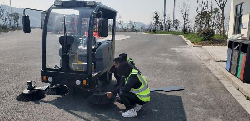 如何選擇掃地機 - 工業掃地機